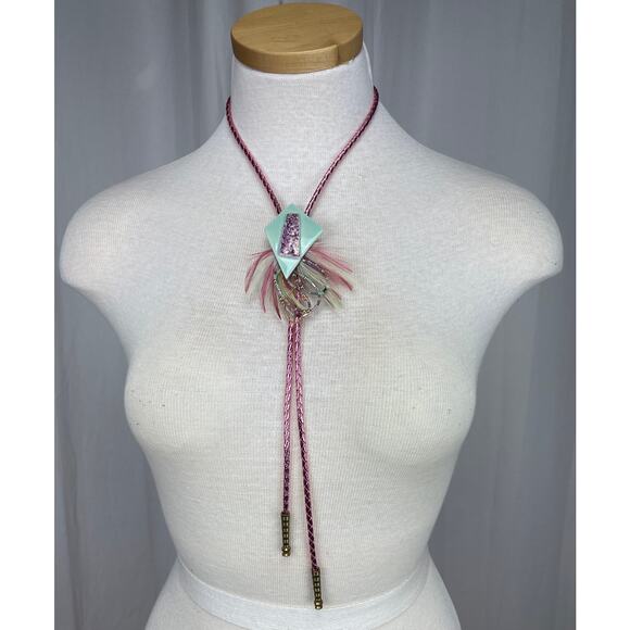 VTG 80s‎ NIB Southwest Bolo Tie Pink Leather Cord Ceramic Slide Feathers Beads - Picture 1 of 4